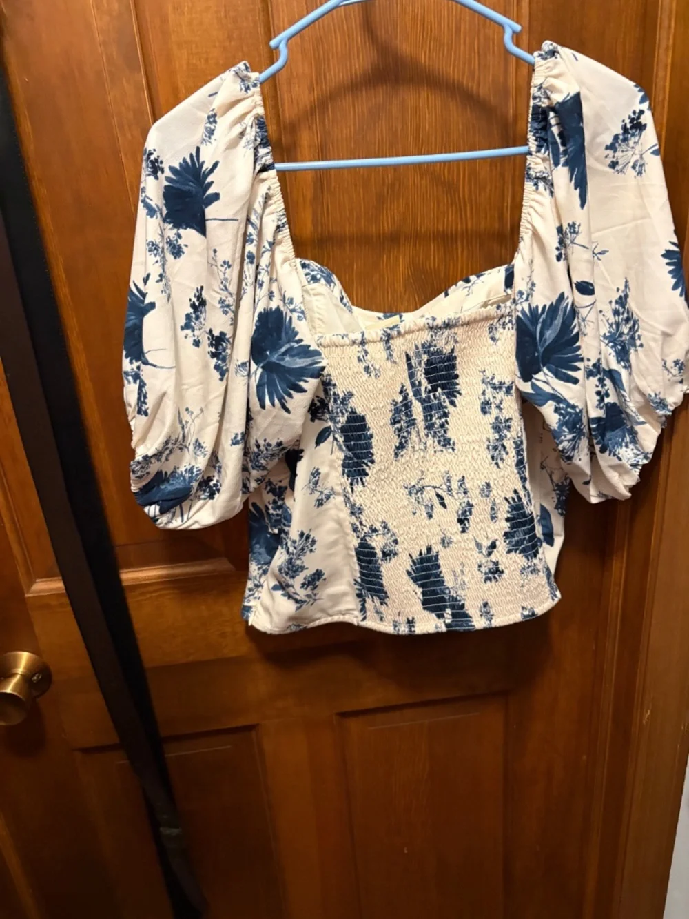 Women’s puff sleeve top